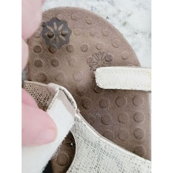 Orthaheel Molly Women's 7 White Supportive Faux Reptile‎ Hook & Loop Sandals - Picture 6 of 7